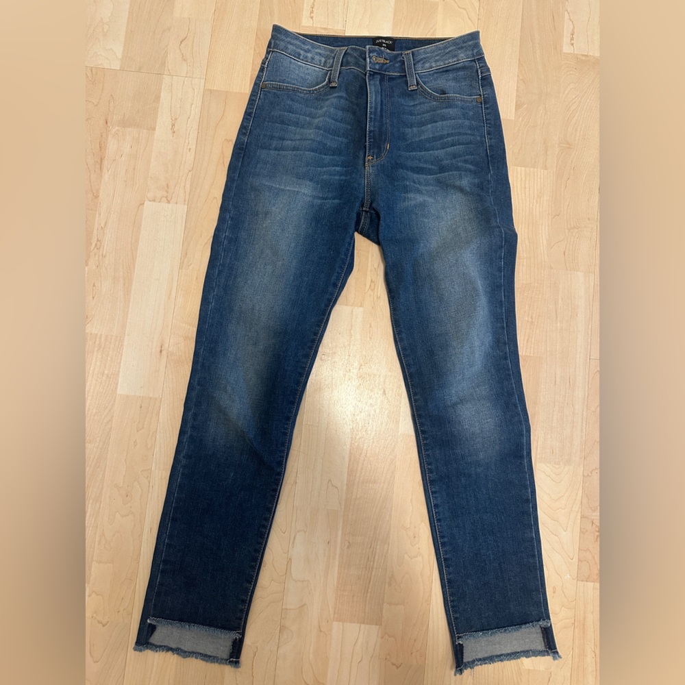 Just Black Ankle Cropped Jeans Uneven Hem in Classic Blue. Sz 25
